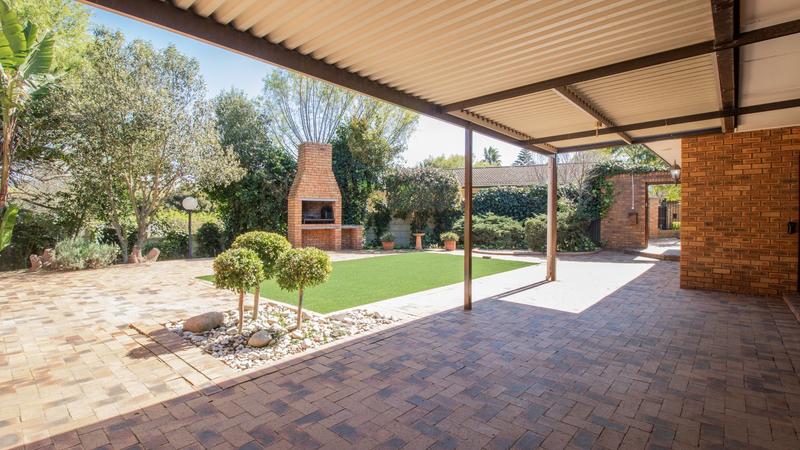 4 Bedroom Property for Sale in Kenridge Western Cape